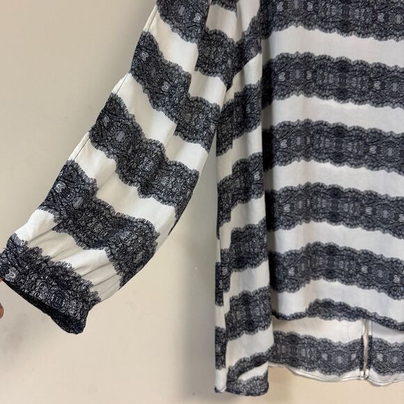 Torrid Blouse Women's 4X Black & White Lace Stripes Long Sleeve Plus Tunic Top - Picture 2 of 7